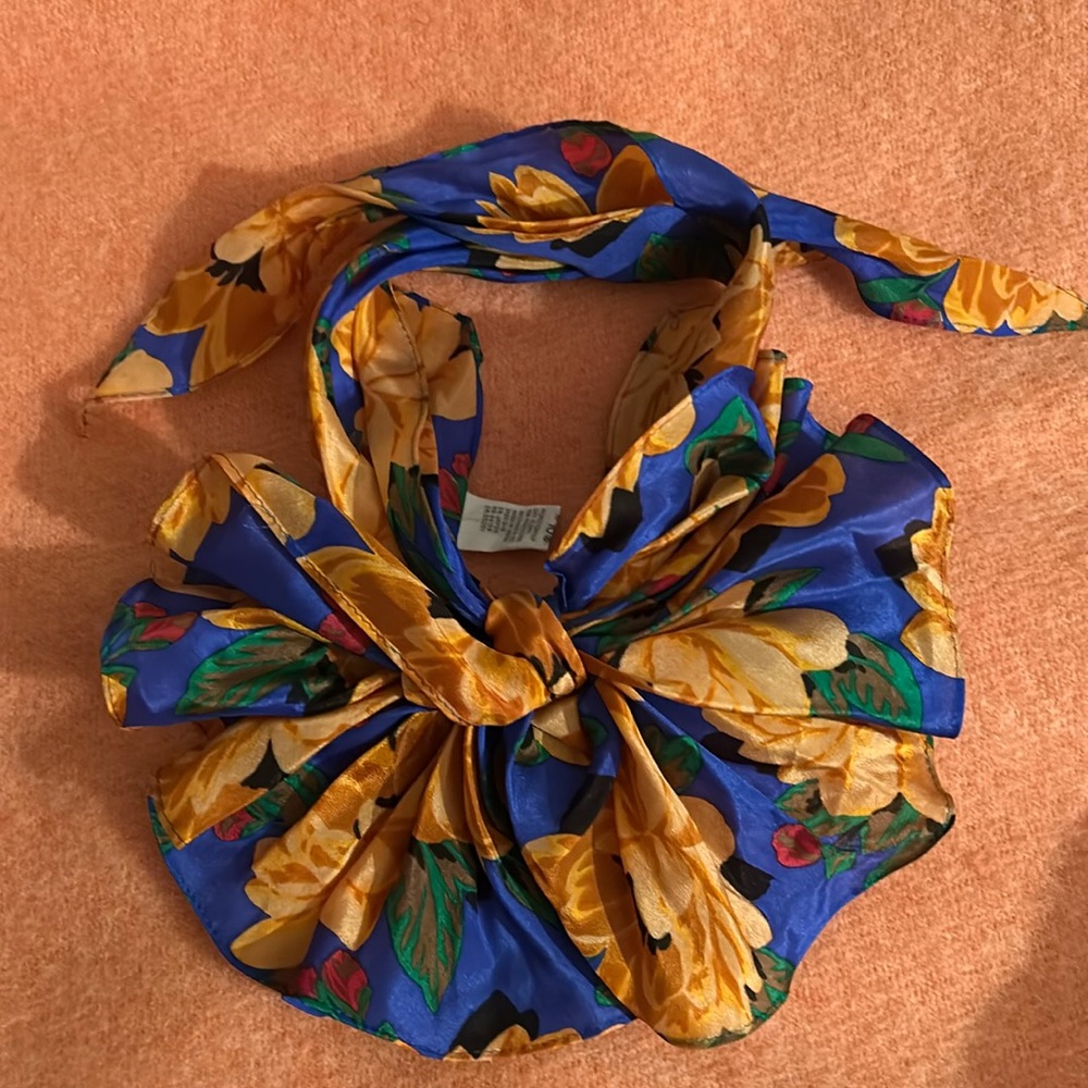Echo 100% silk ladies neck tie